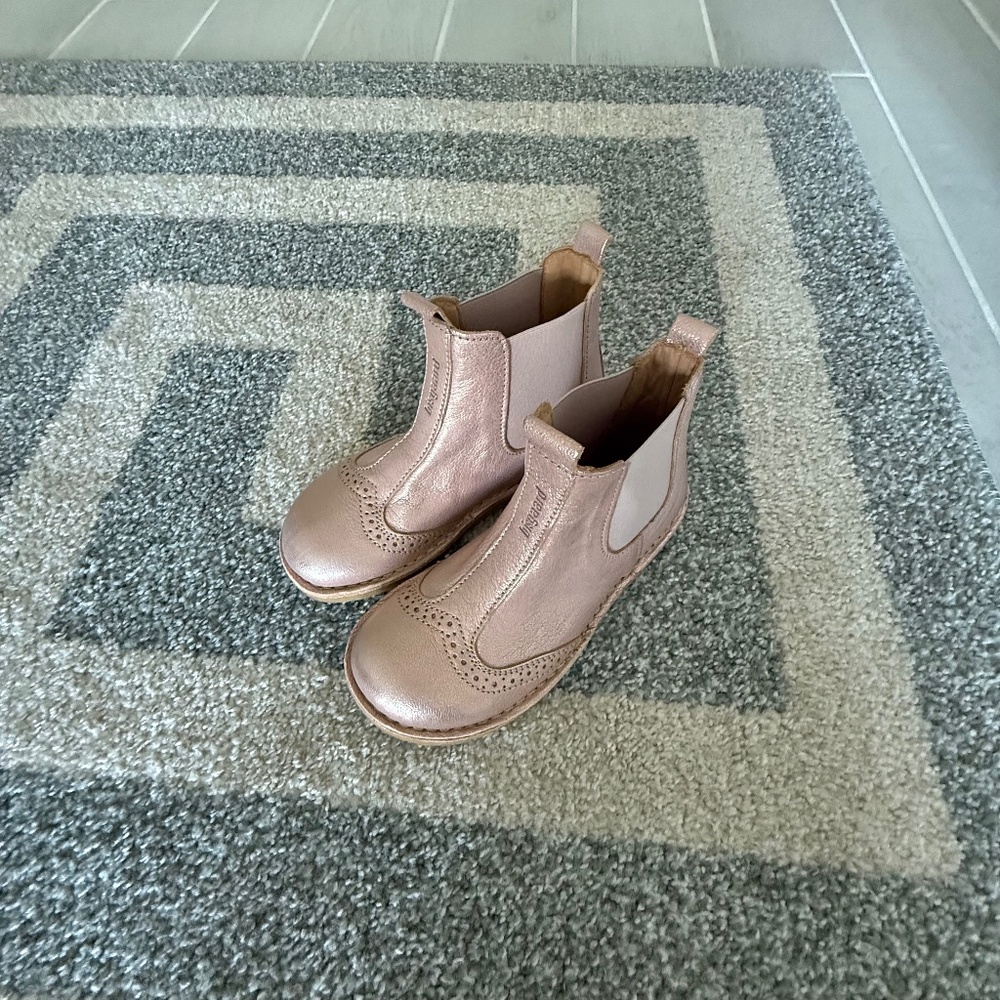 Bisgaard Metallic Pink Girls size 30 Boot/Jodper